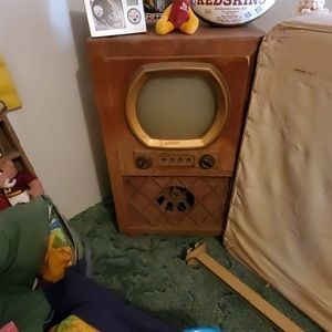 Antique tv in good shape